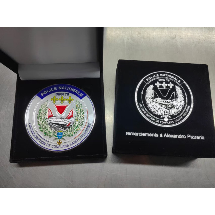 MEDAILLE DE TABLE  POLICE NATIONALE CONFLANS SAINTE HONORINE DIPN 78