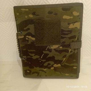 CLASSEUR A ECUSSONS KAKI CAMOUFFLAGE FONCEE