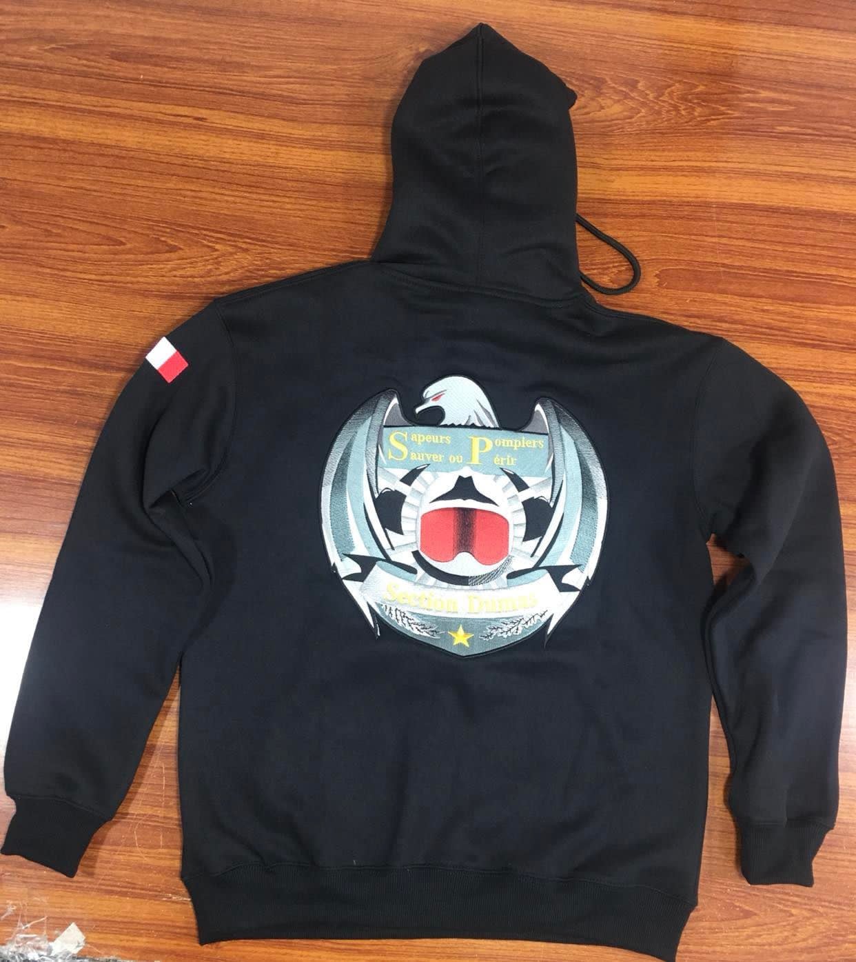 Sweat capuche brodé 1