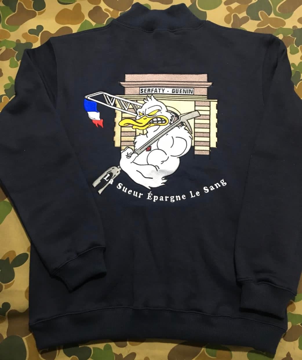 Sweat brodé 1